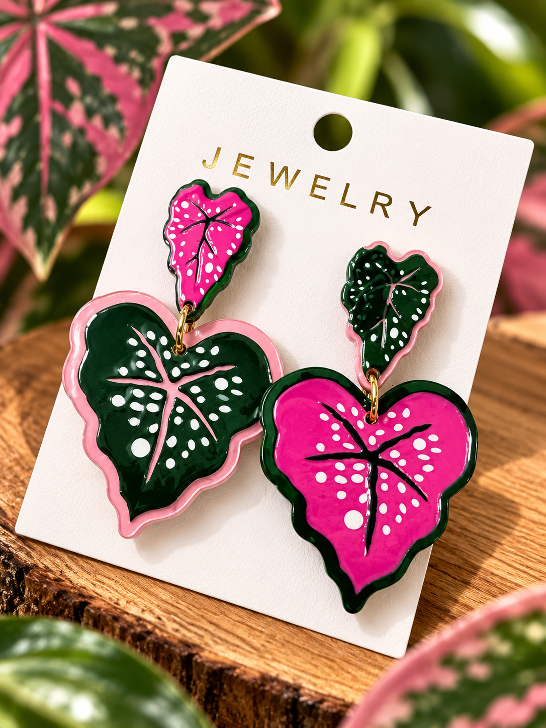 🌿 Pink & Green Alocasia Statement Earrings
Show off your love for Alocasias with these gorgeous Pink & Green Alocasia Statement Earrings! 💗🪴 Inspired by the dramatic foliage and beautiful veining of Alocasia leaves, these botanical earrings are bold, p